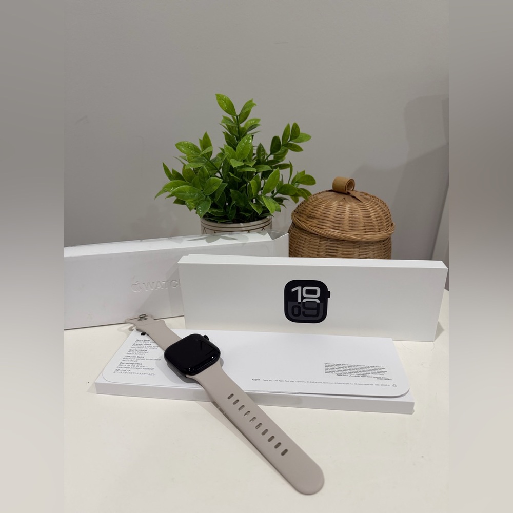Apple series 10 42MM Jet black AL black GPS